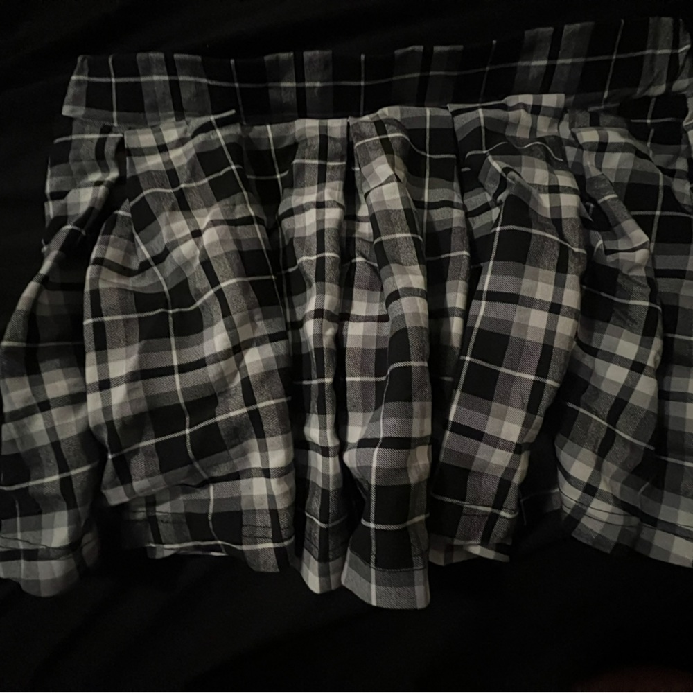 womens black and white plaid skirt